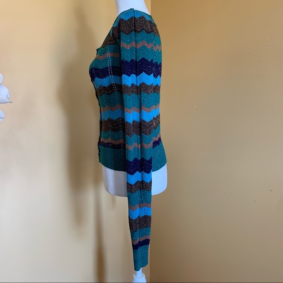 Takeout Size M, Multicolored Ikat print, Button Down Cardigan. - Picture 4 of 11